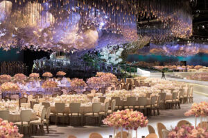 Decorating-a-large-venue-for-an-event